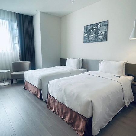 Golden Tulip Glory Fine Hotel Tainan Buitenkant foto