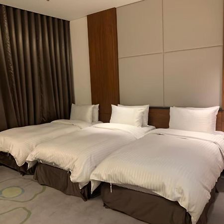 Golden Tulip Glory Fine Hotel Tainan Buitenkant foto