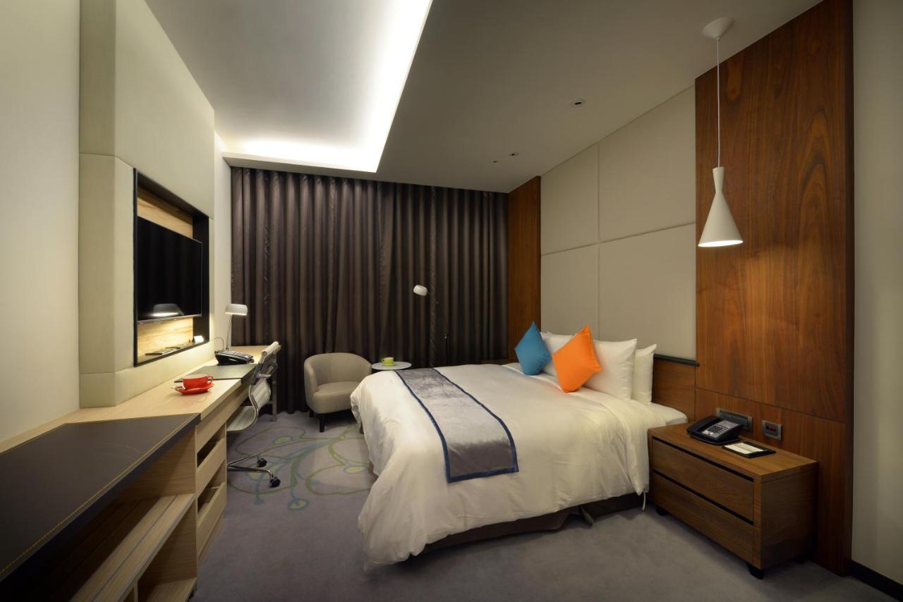 Golden Tulip Glory Fine Hotel Tainan Buitenkant foto