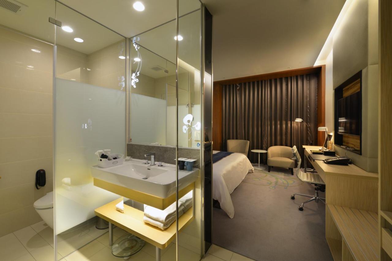 Golden Tulip Glory Fine Hotel Tainan Buitenkant foto
