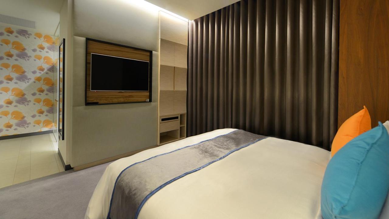 Golden Tulip Glory Fine Hotel Tainan Buitenkant foto