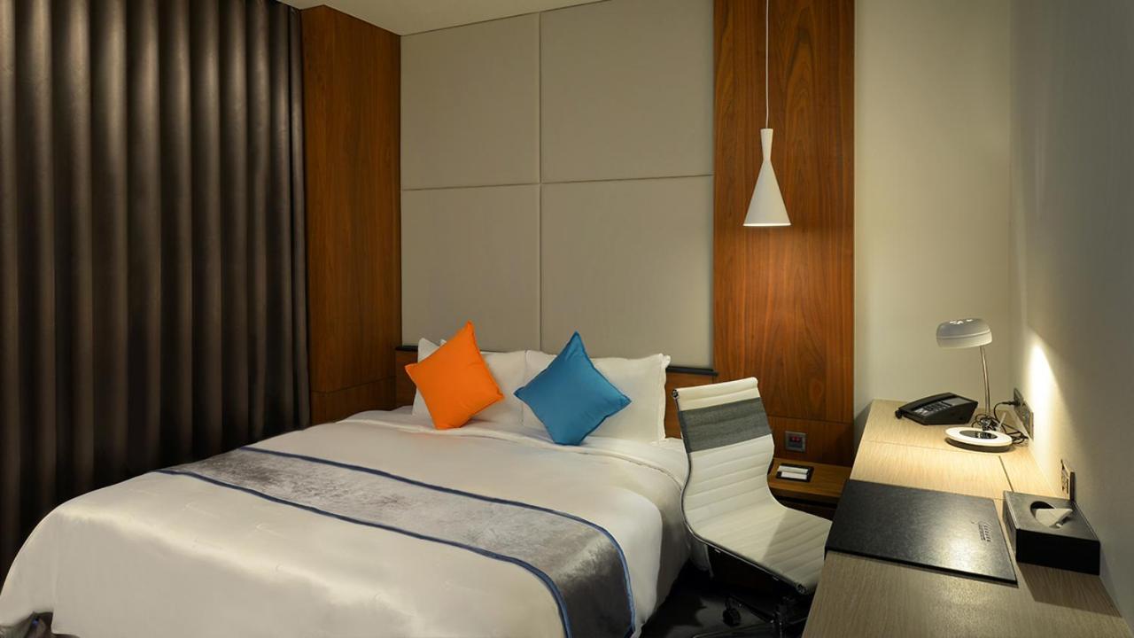 Golden Tulip Glory Fine Hotel Tainan Buitenkant foto